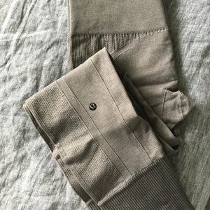 lululemon athletica women’s ebb to street silver/grey Leggings never worn